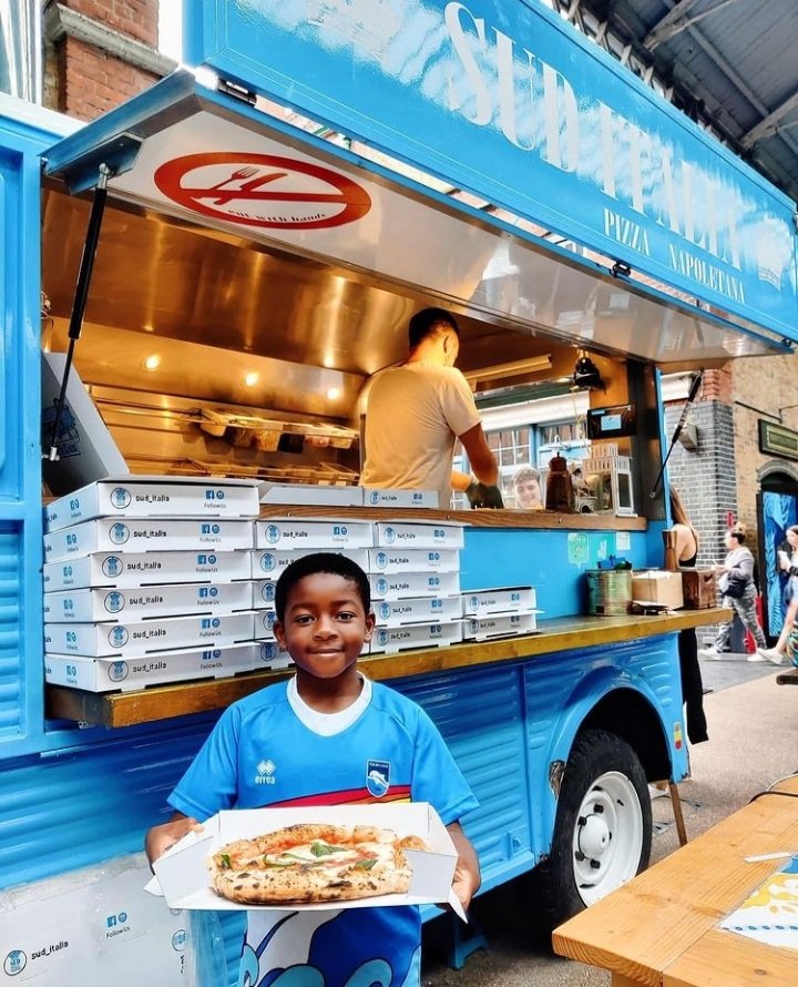 Pizza sin cubiertos

Ph: <a href="/sud_italia/">SUD ITALIA</a>