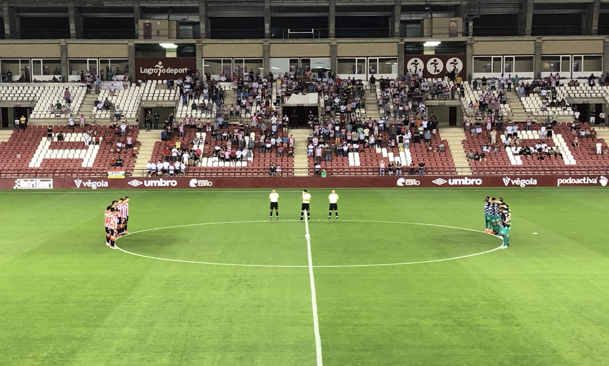 Fue grandioso el reencuentro en Las Gaunas, pero también hubo ausencias... Para todos los blanquirrojos que nos han dejado en estos más de 500 días de pandemia fue el minuto de silencio previo y un pequeño homenaje en la intimidad -por protocolo COVID-.

🤗¡SIEMPRE PRESENTES!🤍❤️