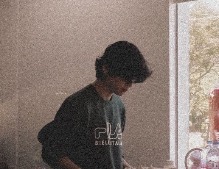 Y200152128340's tweet photo. @Taehyung_AR2 #we_miss_you_Taehyung https://t.co/ZmmAmenQYX