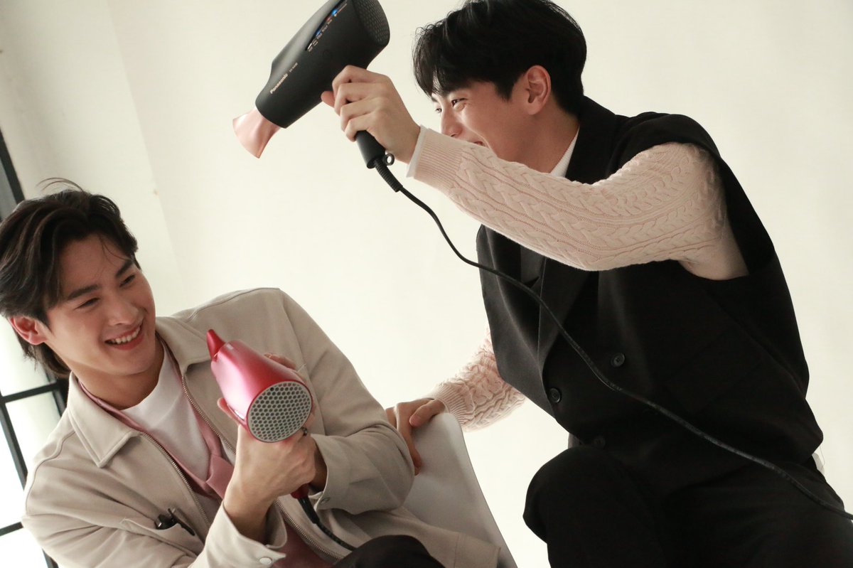 ภาพเบื้องหลังการถ่ายทำ
ความน่ารักของน้องๆทั้งสองคนครับ

สนุกสนานกันจริงเชียว 🤍
#PanasonicBeautyxKaoUp
