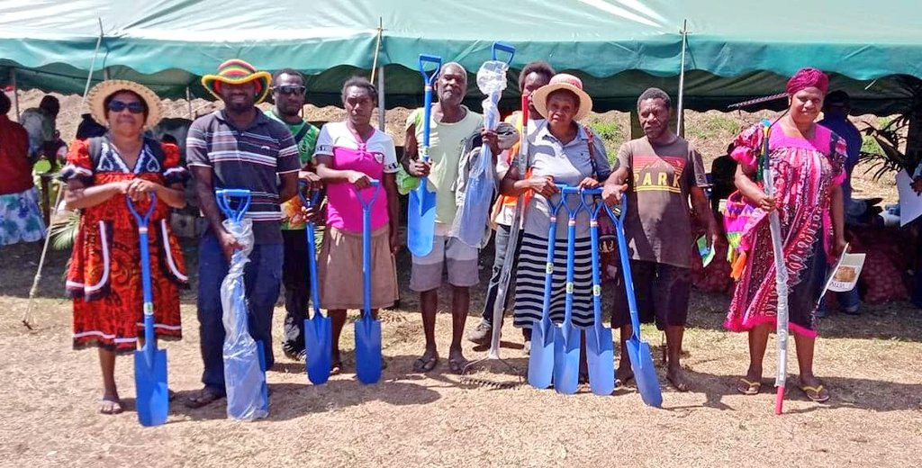 Farmers and public awarded with farming tools at the DARD booth, NWA 2021 #DARD #VanuatuAgriculture #Vanuatu_i_redi