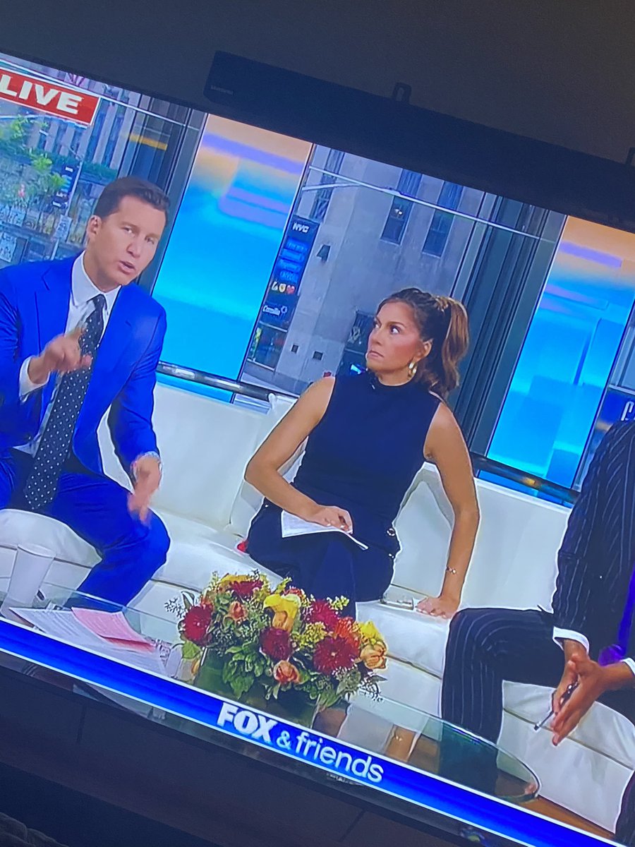johnnydfly's tweet photo. Loving @RCamposDuffy ‘s high ponytail today on @foxandfriends !  SO cute! 🙌🏻❤️ https://t.co/We9X1Iyc6A