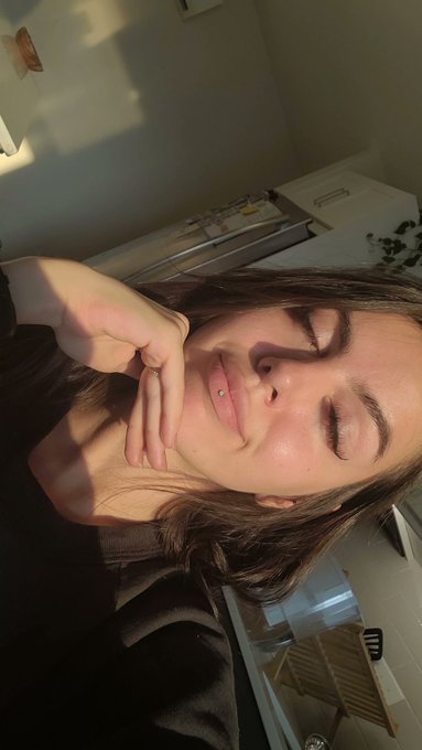 Live shows starting soon! Cum chat and hang out with me 🥺👉👈  (Stayed tuned for updates) https://t.co<a href="/tag/mvsales"class="tags"><span>#mvsales</span></a>