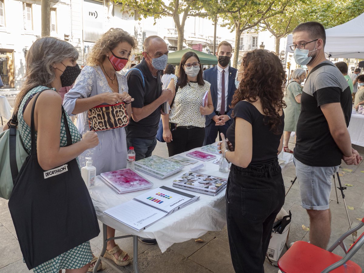 paerialleida's tweet photo. 🔛🆕Estrena del nou Mercat de la #RamblaFerran de #Lleida 
➕parades i diversificació de l'oferta amb productes d'artesania, art, pintura, cosmètica natural, bijuteria, joies... 
📅se celebra el primer diumenge de mes 
+ detalls ⤵️
https://t.co/UQjPtTSHjG https://t.co/5HDh4vWdH2