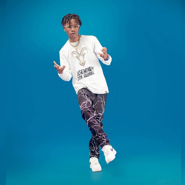 PhyzixMw's tweet photo. MEET THE TEAM BEHIND "WIFE MATERIAL" 🙏🏽

VIDEO
3. Skript - Directing, Editing, Coloring
4. Seany - Cinematography, Coloring
5. Raz Mirambo - Photography
6. Stylist - Chip Nigga https://t.co/xZYQsTPznO