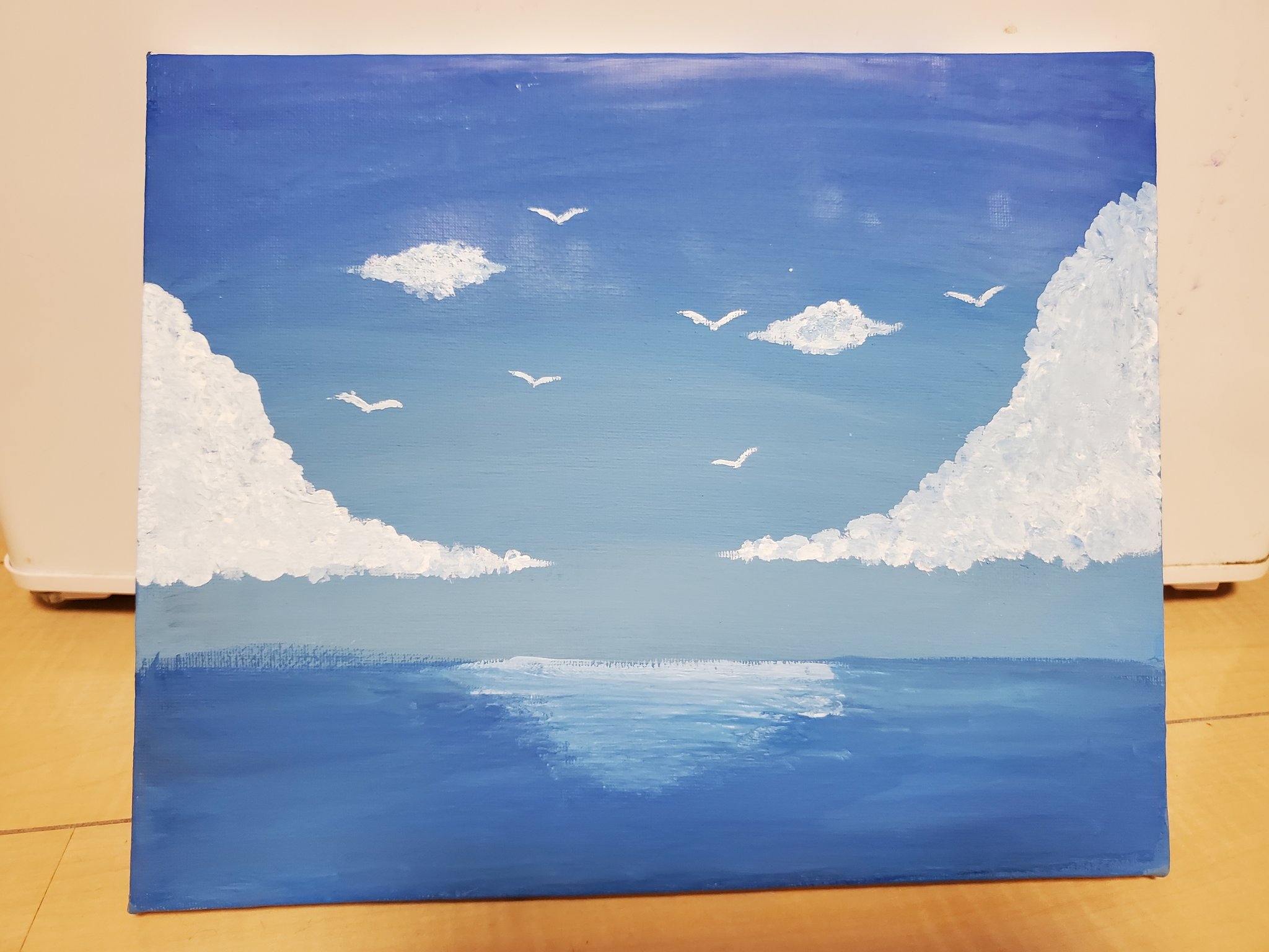 あやひな おちびちゃんが 夏だから と 100均一のキャンパスに絵を描いた 青と白の絵の具だけを使ったらしい 我が家は山の中で 海がありません 親バカですが スゴいと思う 水彩画 小学生 夏の思い出 青空 海 T Co Roq1kxpsim