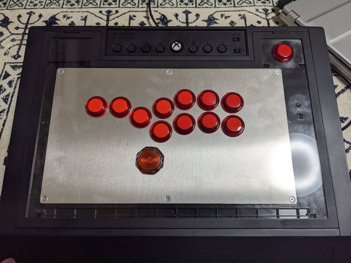 Nir_7's tweet photo. @pero3peroさんでレバーレス天板を作って頂いたので換装しました。
SOCDクリーナーも別途購入しましたが、FSαの場合、5Vの配線が逆になってたのでぶった切って入れ替えました。

#FighingStickα
#SOCDクリーナー https://t.co/1SFDmwK2f5