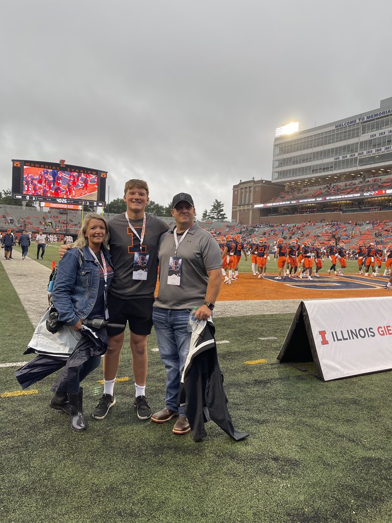 Had a great game day visit at the University of Illinois! Thanks for the invite <a href="/CoachEmbleton/">Pat Embleton</a> <a href="/IlliniFootball/">Illinois Football</a>