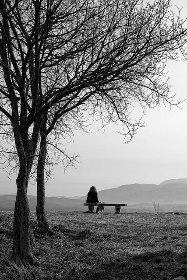 Грустные картинки. Одиночество души. Грустная девушка. Грустный парень. Парень грустит.