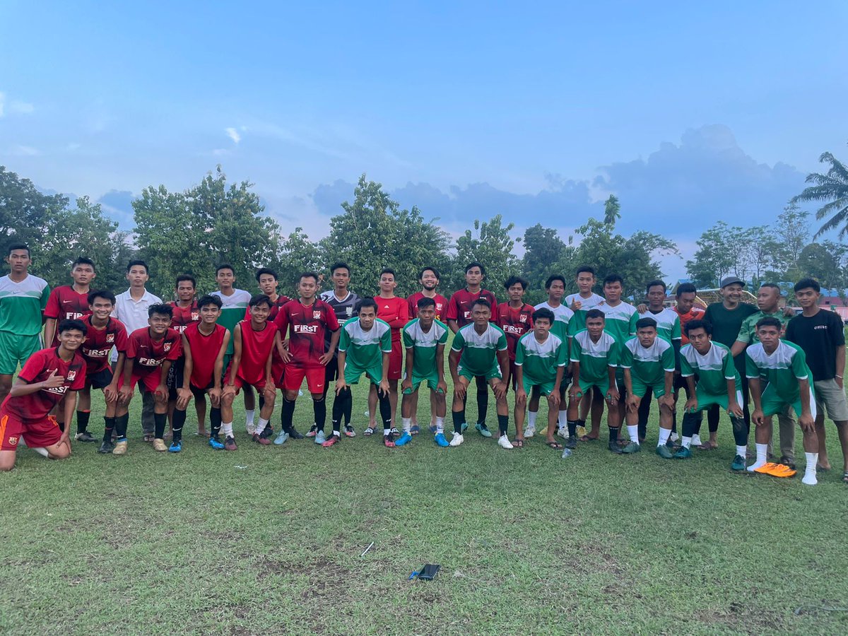 Terimakasih buat semua kawan" yg sudah hadir meramaikan Sparing Football pada sore ini, sampai jumpa di pertandingan selanjutnya 👋🔴🔥

There's Only One Red, The Reds

#YNWA
#SparingFootball