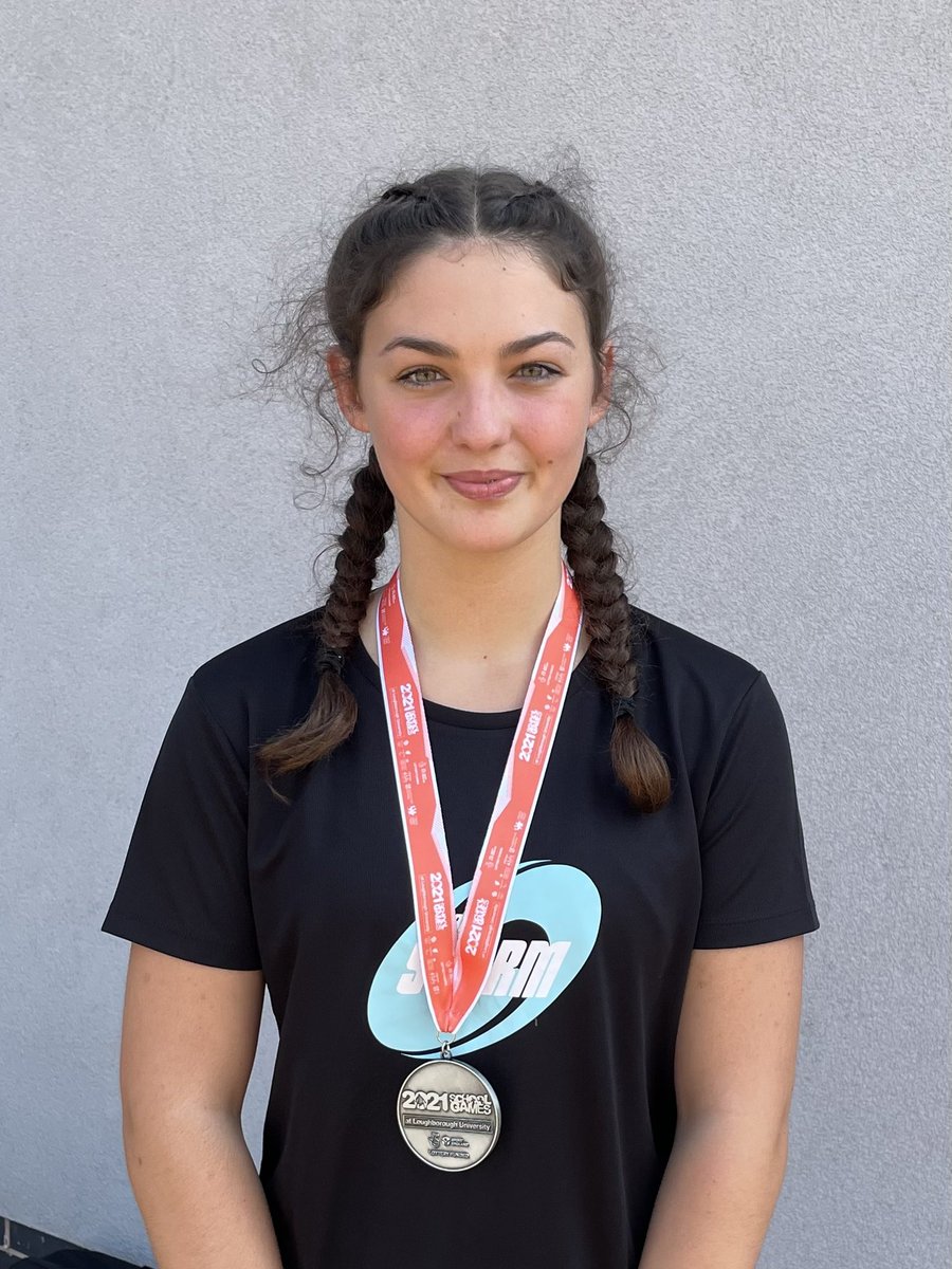SurreyNetball's tweet image. Well done to Surrey athlete Lauren Baldwin and her U15 Storm team mates and coaches for winning the Silver Medal at the 2021 @_SchoolGames