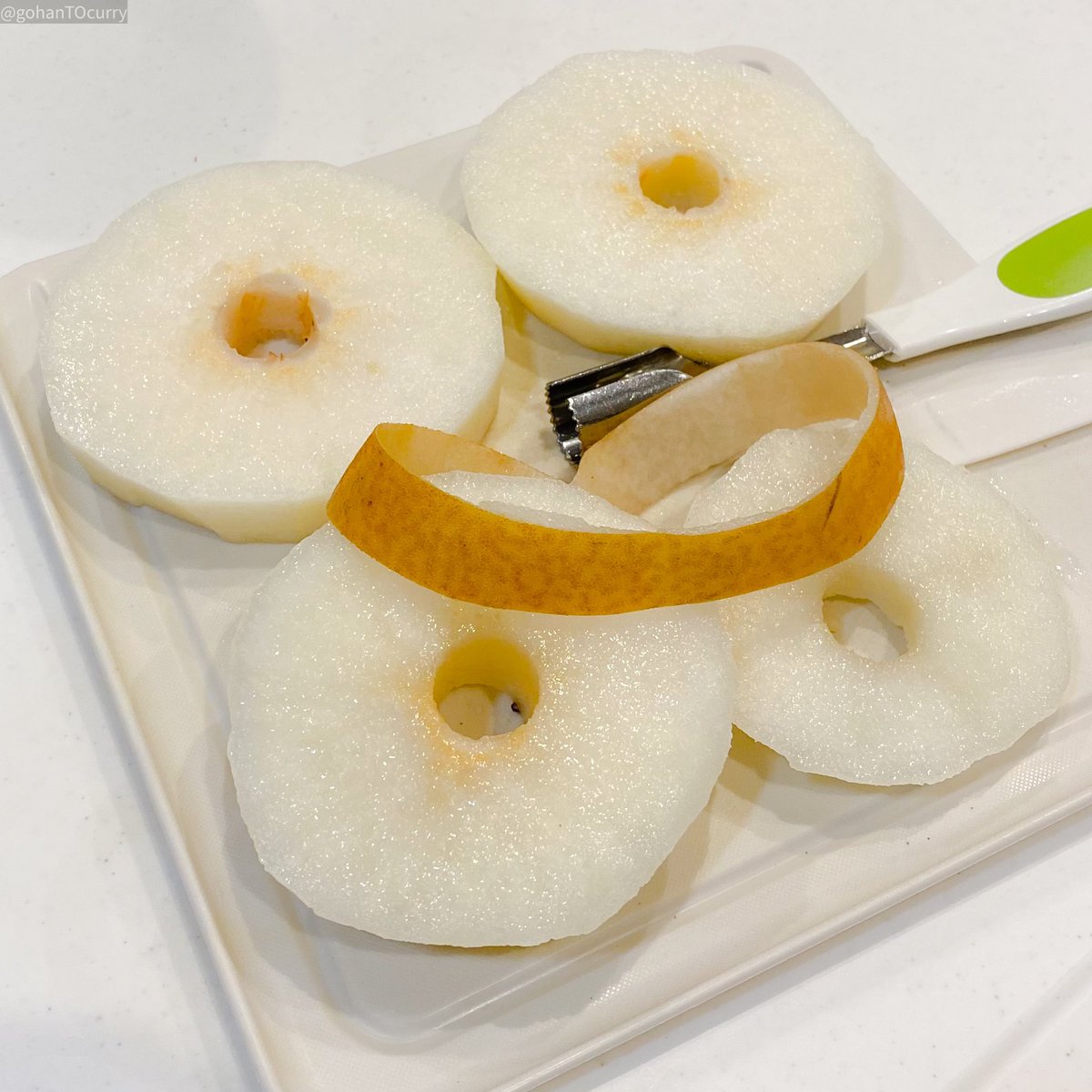 ごはんカレー على تويتر 梨は輪切りにすると皮剥くのラクなんです りんごの芯抜きがあるとさらにラク ごはんカレー على تويتر 梨は輪切りにすると皮剥くのラクなんです りんごの芯抜きがあるとさらにラク