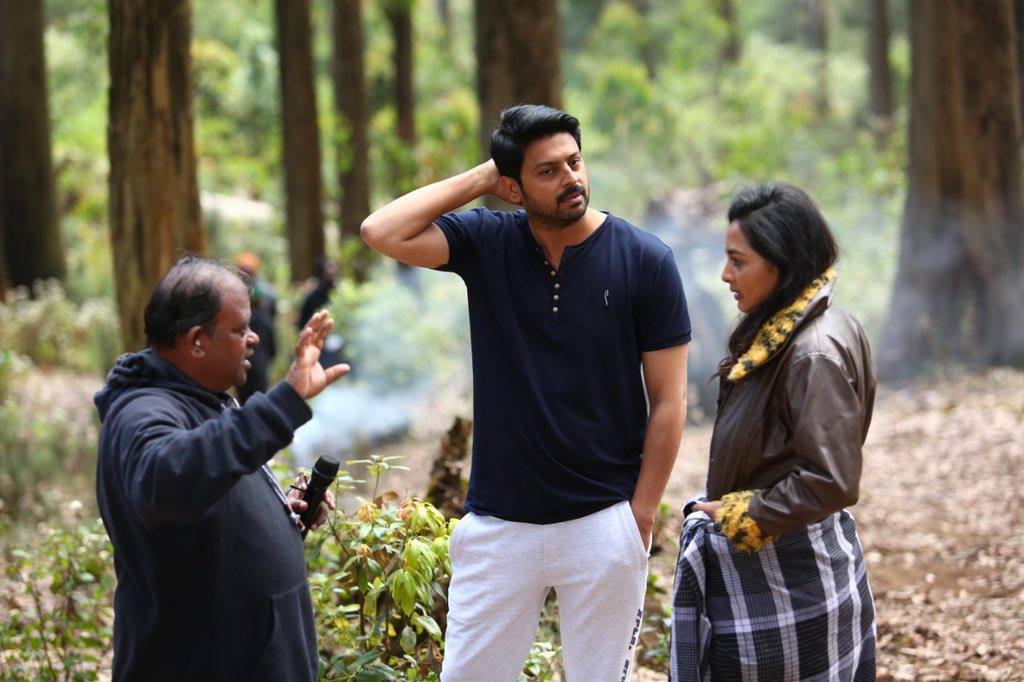 pudiharicharan's tweet photo. Stills from #TheJourneyOfBed
@Act_Srikanth @srushtiDange
@actorblackpandi
Directed by #SManibharathi
Produced by #VVijayakumar
#TJOB #ShrinithiProductions https://t.co/iHeDWRSHXz