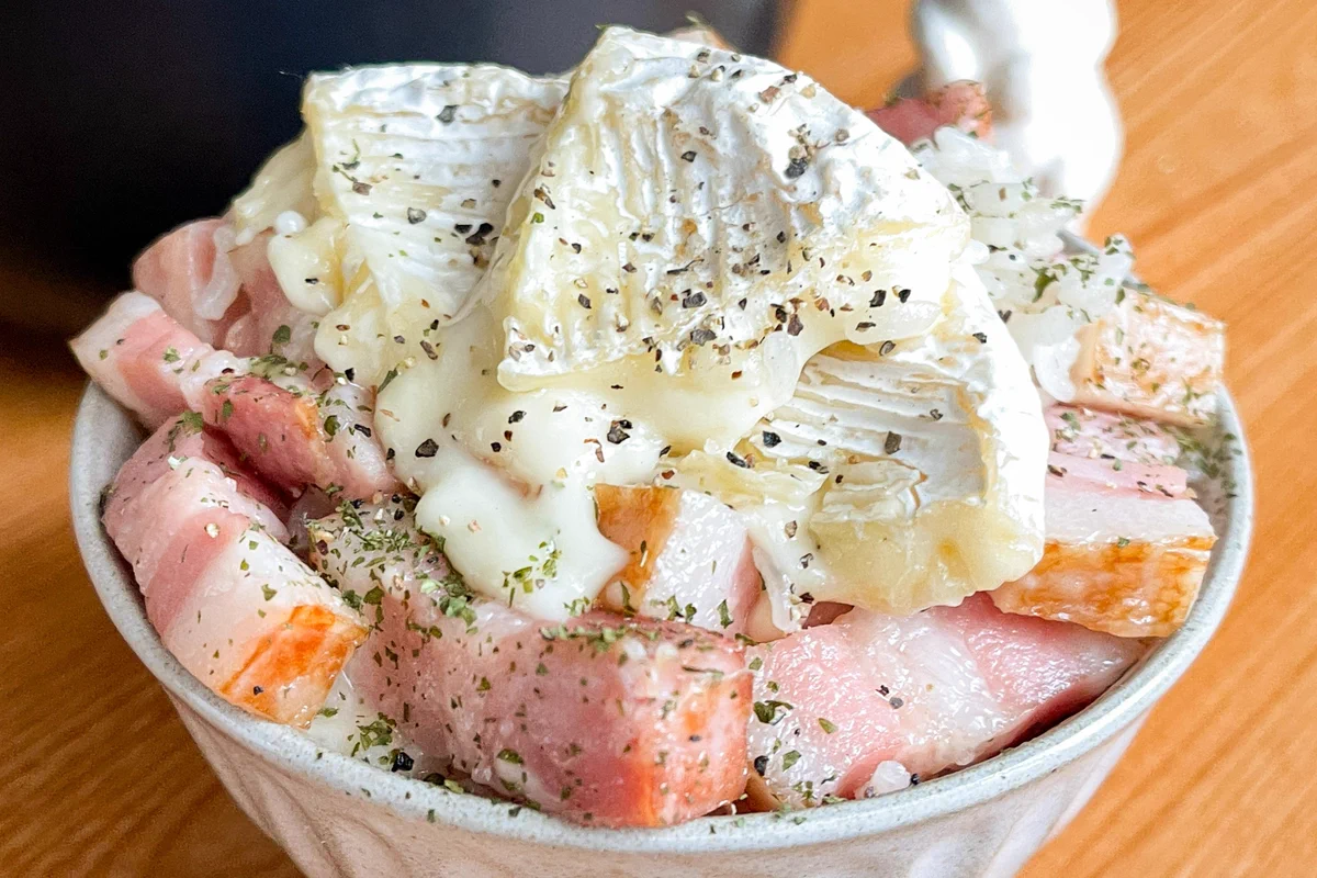 とろけたチーズが美味しそう･･･！炊飯器で簡単に作れちゃう炊き込みご飯レシピ！