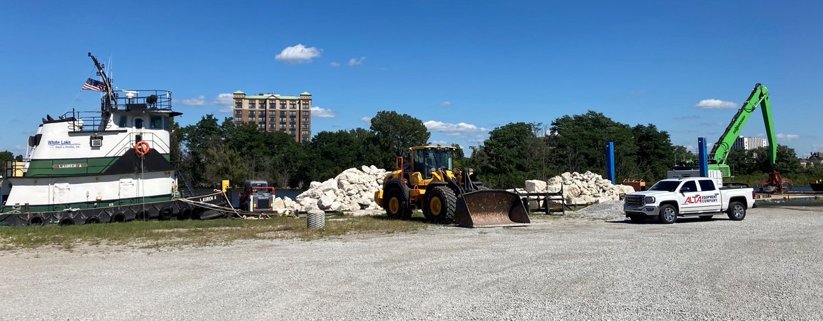 Volvo L110H, Takeuchi TL10V2 and Sennebogen 840E going out to do shoreline restoration in Michigan.

Volvo Construction Equipment 
Takeuchi 
SENNEBOGEN 

📸Alex Jansheski