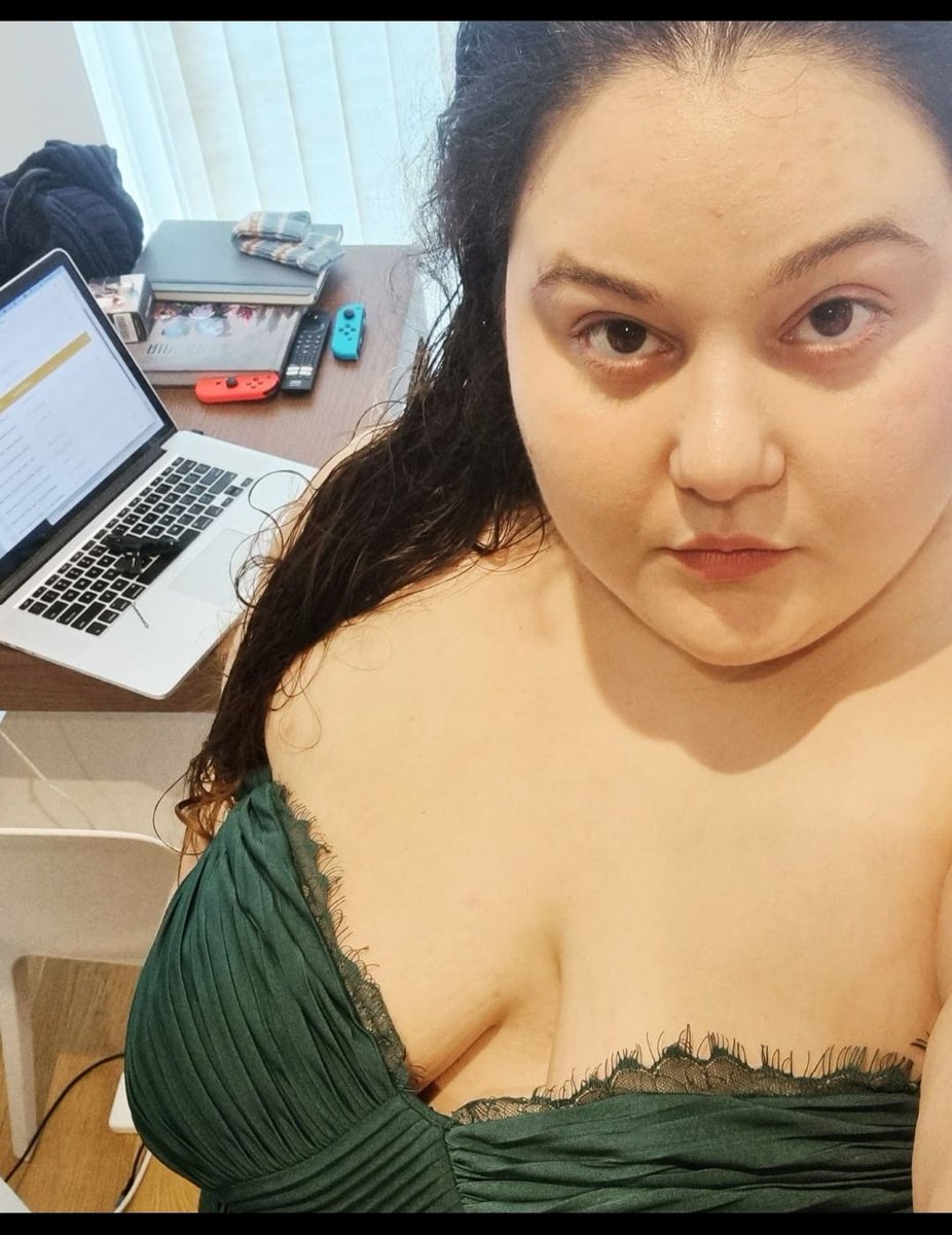 AshleyRoseKap's tweet image. Watch out when that Inner Operatic Diva takes the wheel!

Happy Sunday:)

#16barcutchallenge #plussizecreator #operaweek #btsselftape #Diva #makeupfreeselfie