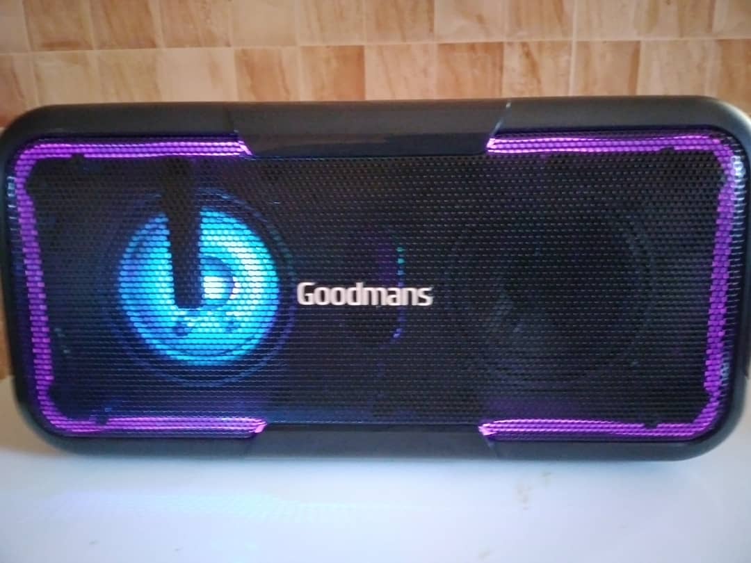 UsedVitu's tweet photo. -Kila mwanzo mpya huja kutoka mwisho wa mwanzo mwingine.Wapendwa wateja tunaanza na hii Goodmans High power base party speaker kutoka UK sauti yake ni zaidi ya studio ina bluetooth,betri kubwa watts 60 inakaa hadi masaa matano,ina base kubwa sana kwa ajili ya nje,sehemu ya flash, https://t.co/BxpcAR9Bke