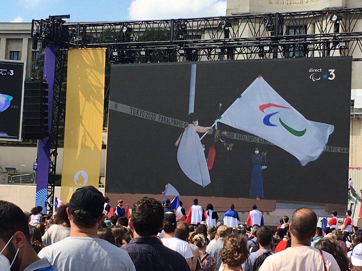 Libeskind Elise (@eliselibeskind) on Twitter photo Place à #Paris2024 ! Une cérémonie de passation du drapeau paralympique de Tokyo 2020 vers les Jeux de Paris 2024, remplie d émotion et d énergie au Trocadero. <a href="/Paris2024/">Paris 2024</a> <a href="/FRAparalympique/">Comité Paralympique et Sportif Français</a> <a href="/TonyEstanguet/">Tony Estanguet - OLY</a> <a href="/BrigitHenriques/">Henriques</a> <a href="/mariealefur/">Le Fur Marie Amelie</a> <a href="/PierreRabadan/">Pierre Rabadan</a> Place à #Paris2024 ! Une cérémonie de passation du drapeau paralympique de Tokyo 2020 vers les Jeux de Paris 2024, remplie d émotion et d énergie au Trocadero. <a href="/Paris2024/">Paris 2024</a> <a href="/FRAparalympique/">Comité Paralympique et Sportif Français</a> <a href="/TonyEstanguet/">Tony Estanguet - OLY</a> <a href="/BrigitHenriques/">Henriques</a> <a href="/mariealefur/">Le Fur Marie Amelie</a> <a href="/PierreRabadan/">Pierre Rabadan</a>