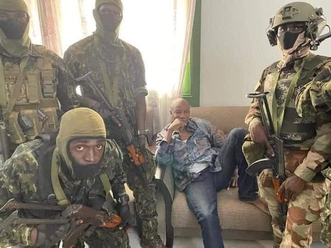 RDCmaPatrie's tweet photo. Tout Guinéen que l'on rencontre au pays ou à l'étranger dit qu' il y a un ça ne va pas. Alpha Condé a détruit la Guinée. Donc, le coup d'Etat tel qu'il vient de se produire, c'était une situation prévisible. Et Alpha Condé le savait. https://t.co/p6F7lIWIxs