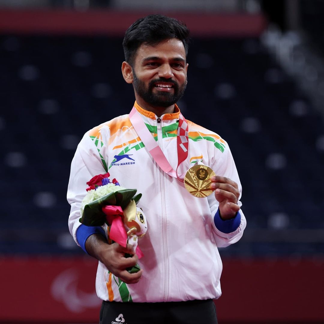 Rackonnect's tweet photo. What a past few days it's been for Indian Para Badminton! The unsung hero behind it all .@GauravParaCoach 🇮🇳🙌 Many congratulations to our amazing players! 
#TeamIndia #Parabadminton #ParalympicsTokyo2020 https://t.co/LXjihm4ypH