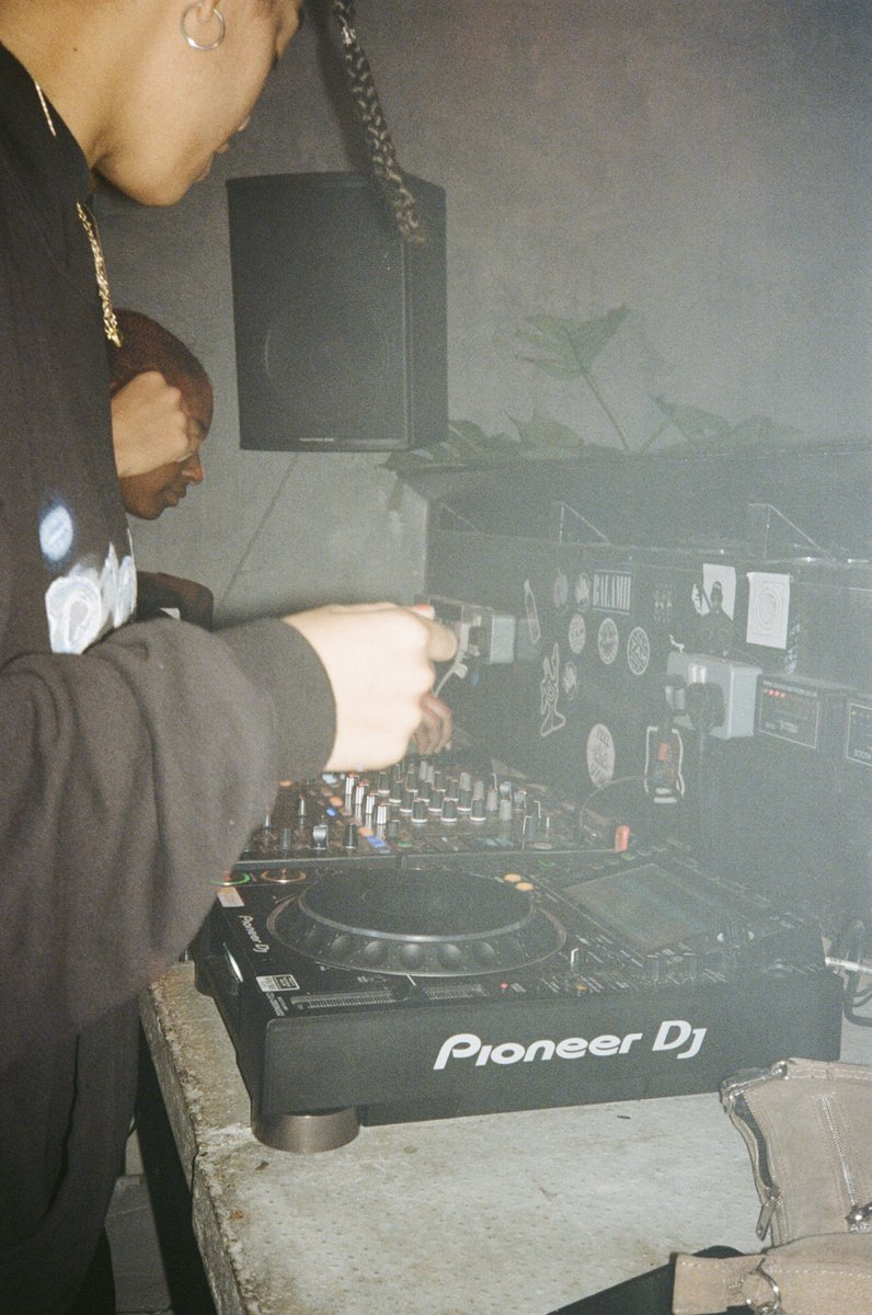 MARTHAradio's tweet image. are you 16-21 years old + based near HACKNEY ? come to our run/dj sessions: a gentle 3k run + 90 min hands on DJ workshop @ the @nikelondon Hackney store (FREE!) pls share to someone who might like! nike.com/experiences/de… #djlessons #learntodj #running #hackney