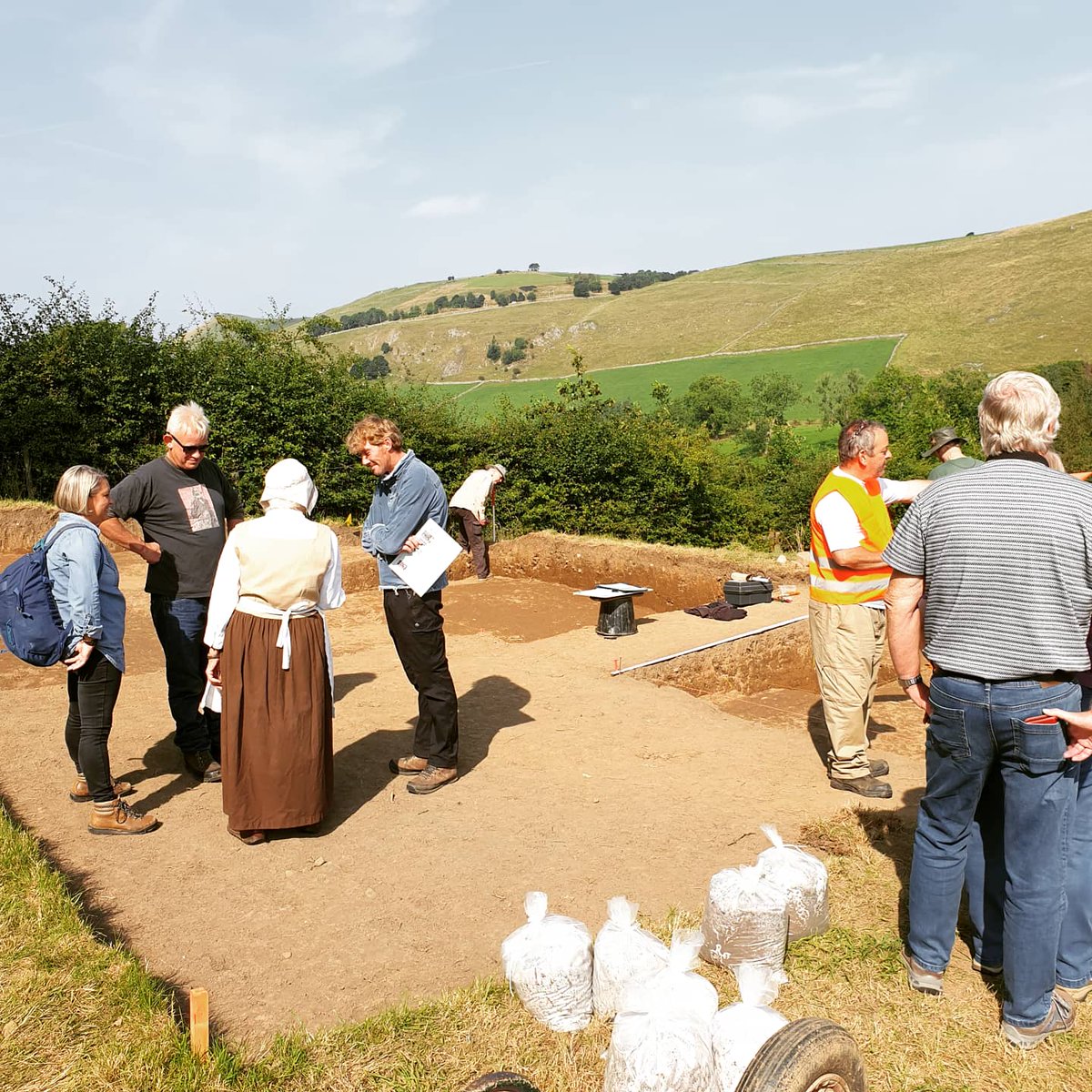 PippaPixley1's tweet photo. On a archaeological dig at the Dove Valley Centre in the Peak District its great fun and I'm foraging for earth paint...
#earthcolours #peakdistrict #Archaeology https://t.co/Bf2fvvH0ql