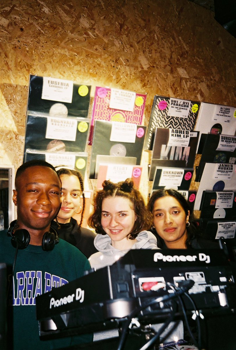 MARTHAradio's tweet image. are you 16-21 years old + based near HACKNEY ? come to our run/dj sessions: a gentle 3k run + 90 min hands on DJ workshop @ the @nikelondon Hackney store (FREE!) pls share to someone who might like! nike.com/experiences/de… #djlessons #learntodj #running #hackney