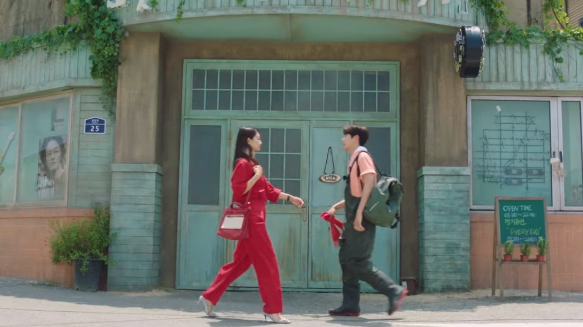 iconickdramas's tweet photo. Loving the intro for tonight's episode. Meeting each other every morning has become part of Dusik and Hyejin's daily routine🥰 #HometownChaChaCha #HometownChaChaChaEP4 https://t.co/iahGVw05tB