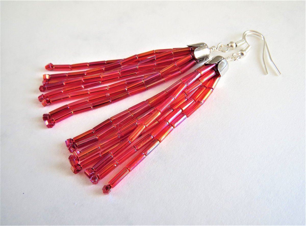 Hi #HandmadeHour ! Excited to share the latest addition to my beadedbylaura.etsy.com shop this week...... Berry Tassel Earrings!

#GiftforHer #BeadedEarrings #StatementEarrings #WomensEarrings #EarringsforHer #LongEarrings #beadedbylaura