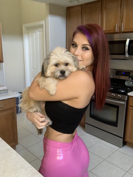 Join me in less than five minutes to watch my cake bake a cake live on https://t.co/vFp40rrxNH link in