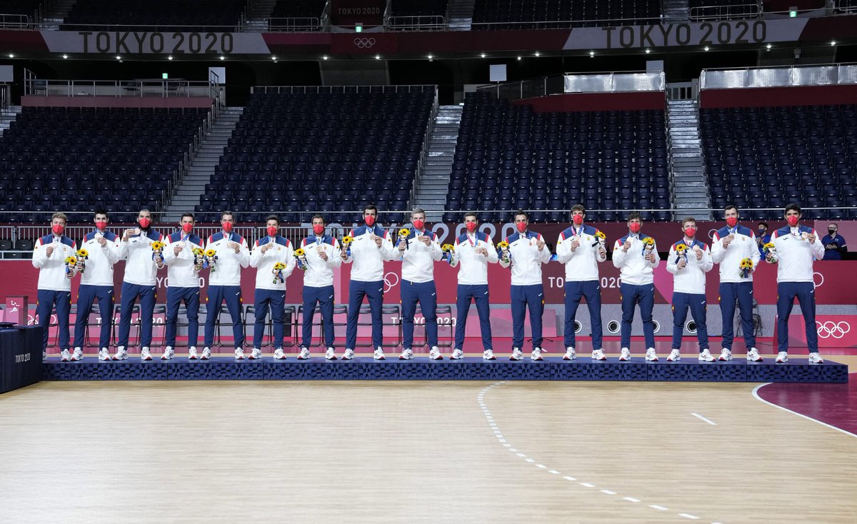 AlaMaderaFM's tweet photo. 📢 ¡Vuelve @AlaMaderaFM en @PasionBM!
📻 #AlaMadera11x01  
🥉 #Hispanos @Tokyo2020es
🏖️ Resumen #BalonmanoPlaya @ArenaHandballT
🏆 #Supercopa2021
🎧Ivoox https://t.co/Dcv6Wtc5Ut
🎧Apple https://t.co/kY2qryJ4pt
🎧Spotify https://t.co/Ss7sNbc90r
🎧Google https://t.co/fDavpq4541 https://t.co/GtU7tdUSNE
