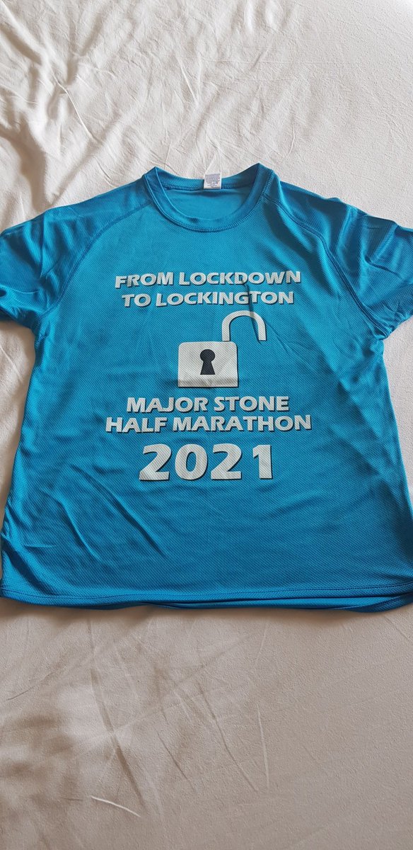 initialssg's tweet image. Well today I needed walking breaks during a half marathon and was overtaken by a giant sunflower but Hull KR keep their play-off hopes alive and I'm not working tomorrow ✅