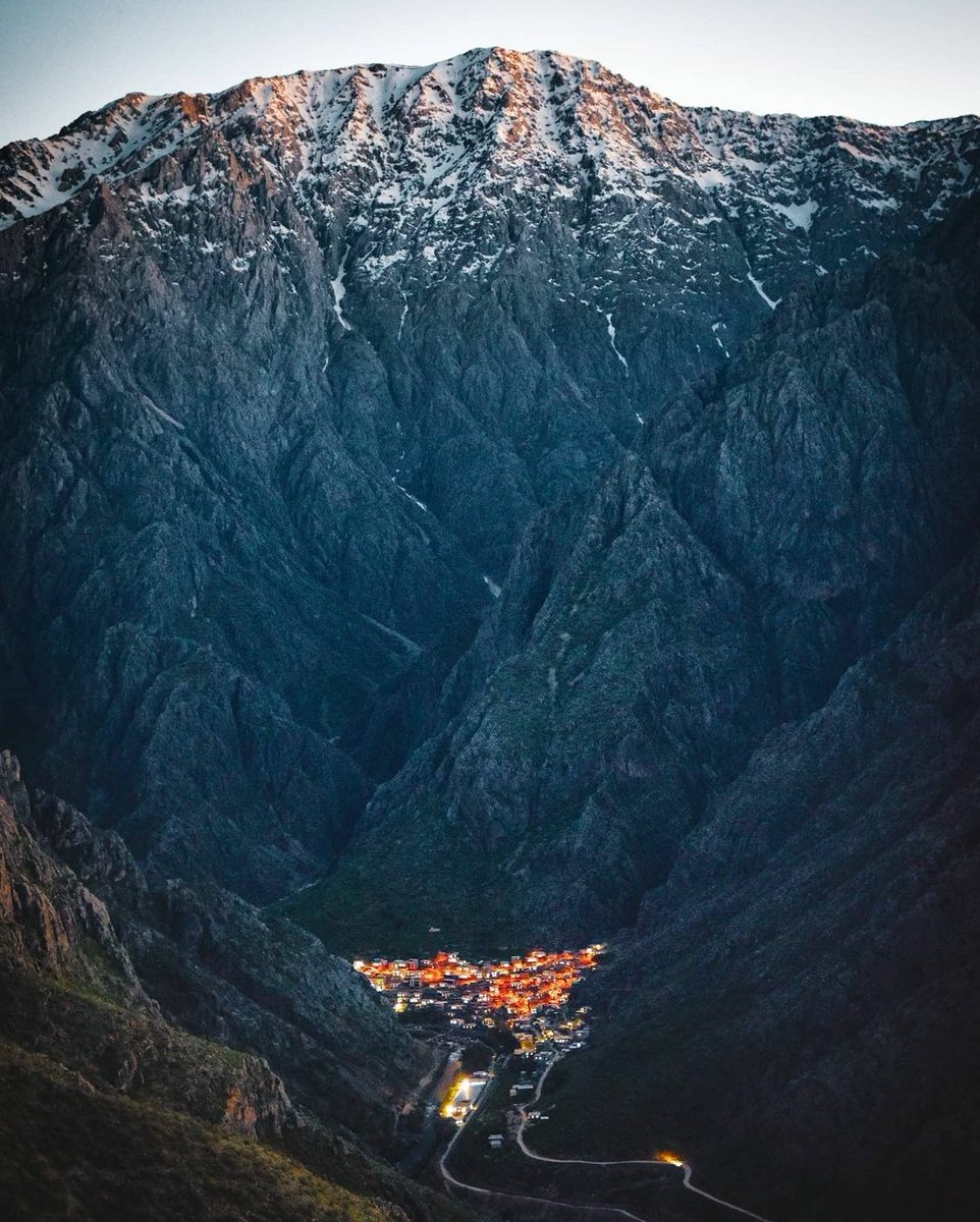 kurdestan_cthh's tweet photo. کردستان زیبا، روستای دیوزناو

#هورامان_گنجینه_جهانی
#کردستان #هورامان 
#ایران

Beautiful kurdistan, Deyvaznav village
📸: jouan taherik https://t.co/RQm0nlzKhs
