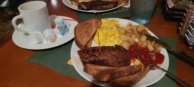 Mmm, perfect breakfast! https://t.co/fuzqp8P2u8