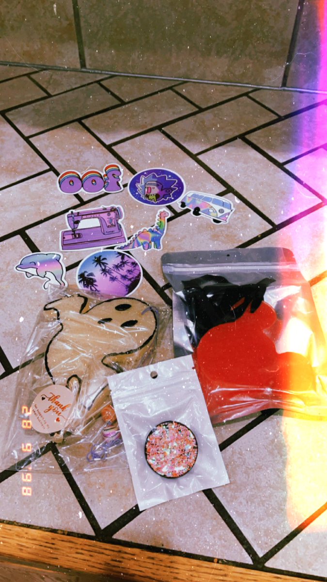 Ch3yTea's tweet image. I love supporting other small businesses and friends when I can! And ugh @FunkeyFreshTX is amazing! Thanks @justjenn_x 😭💖 these smell AMAZING