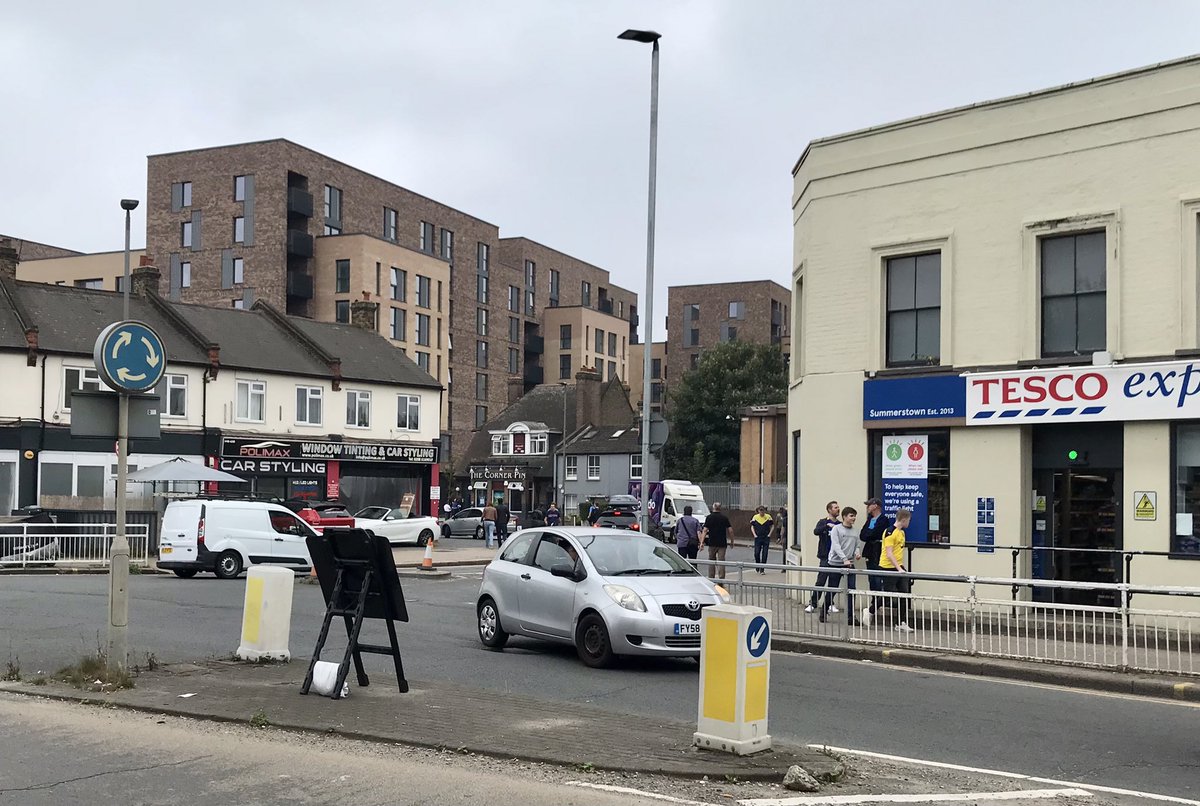 summerstown182's tweet photo. It was so good yesterday to see my #Summerstown #GarrattLane universe populated with people, places like #TheCornerPin @Figli_Vesuvio @ByTheHornsBrew #StadiumCafe #LeatherBottle thriving with @AFCWimbledon football footfall https://t.co/eOZjlOZlrM