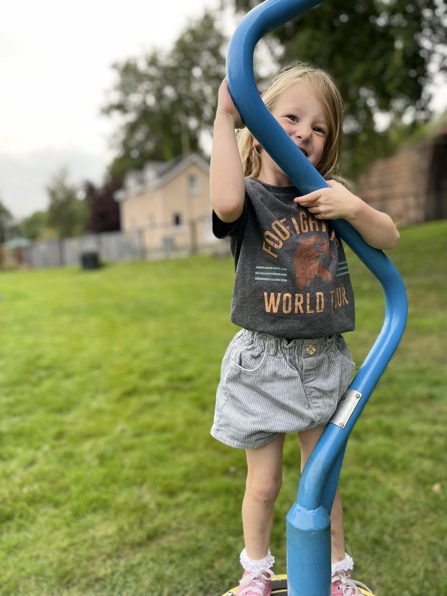 Kirstham's tweet photo. Rockin her @foofighters tshirt. https://t.co/pd2KKEKUM4