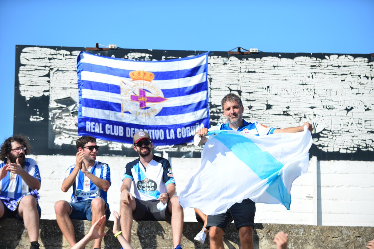 RCDeportivo's tweet photo. Quedan moitos partidos por xogar, moitos kilómetros por percorrer, pero GRAZAS, coma sempre, #ANOSAFORZA, por estar aí desde o primeiro punto, desde o primeiro paso 💙 #MoitoPorVivir #Xuntos https://t.co/9LLStWO0hO