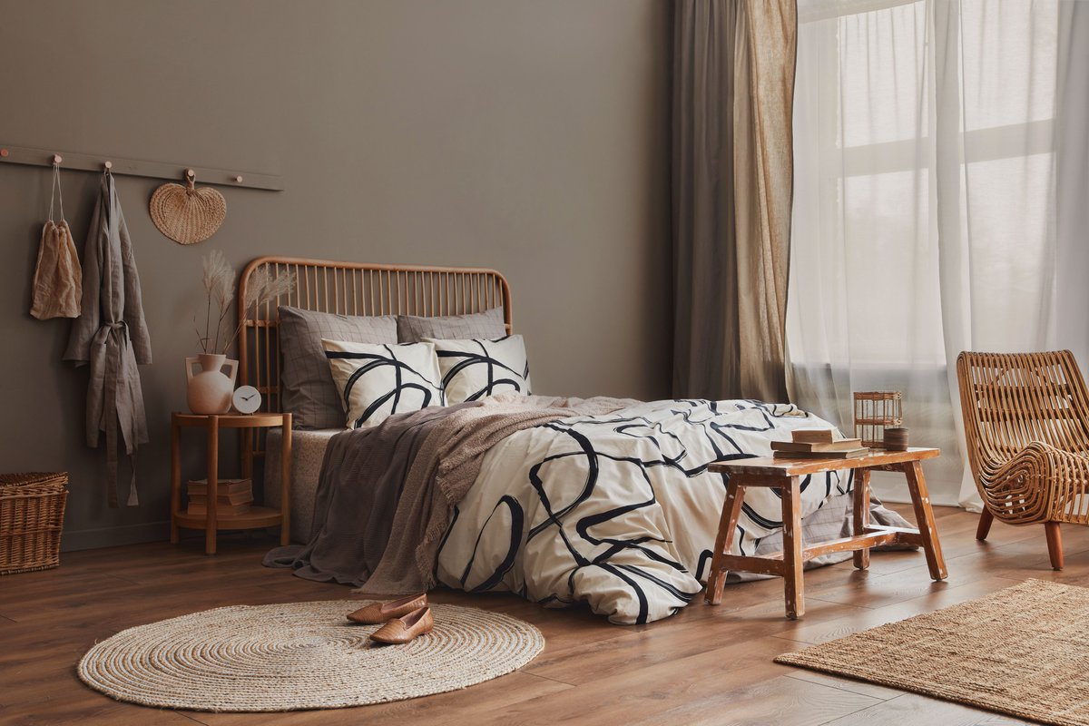 Selectonepaints's tweet photo. To create an atmosphere of calm and comfort in your bedroom, opt for an allover application in the darkest neutral from this month’s palette. Grounding and cocooning, Coastal Fog is a versatile, shaded neutral that pairs beautifully with organic whites and earthy pink tones. https://t.co/QfYV62AZ9R