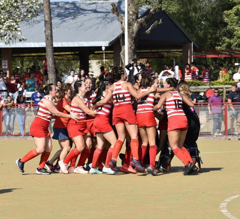 biancarepetto's tweet photo. CRR Campeón del Regional 2021
#QLSDR ❤️🤍❤️ https://t.co/uvB68ILjdk