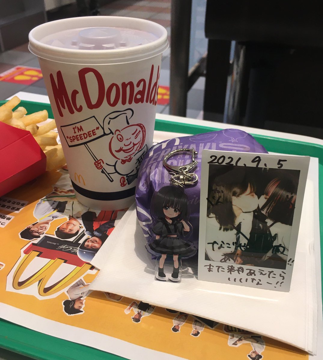 ___hikarin_go's tweet photo. ナキリさん❗️マックだよ🍔🍟🍦
デブ活🎶デブ活🎶 https://t.co/DtlPAb4yas