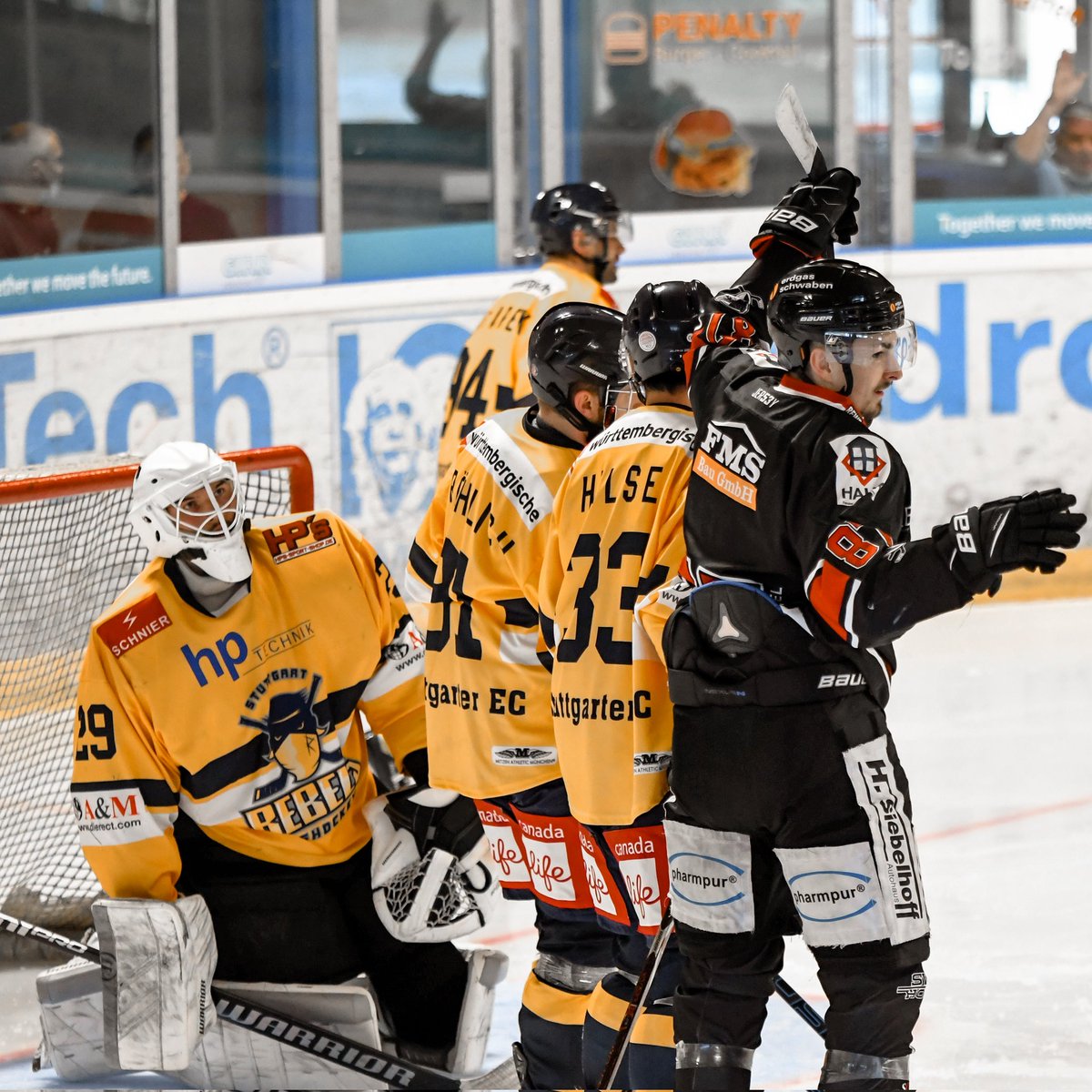 Auch das gestrige Vorbereitungsspiel gegen den EHC Königsbrunn ging leider verloren. Am Ende stand es aus unserer Sicht 1:8. 🏒
Am Freitag, 10. September geht die Vorbereitung weiter. Dann spielen wir um 20.00 Uhr in der Eiswelt Stuttgart gegen den <a href="/HCLandsberg/">HC Landsberg</a>. 👏