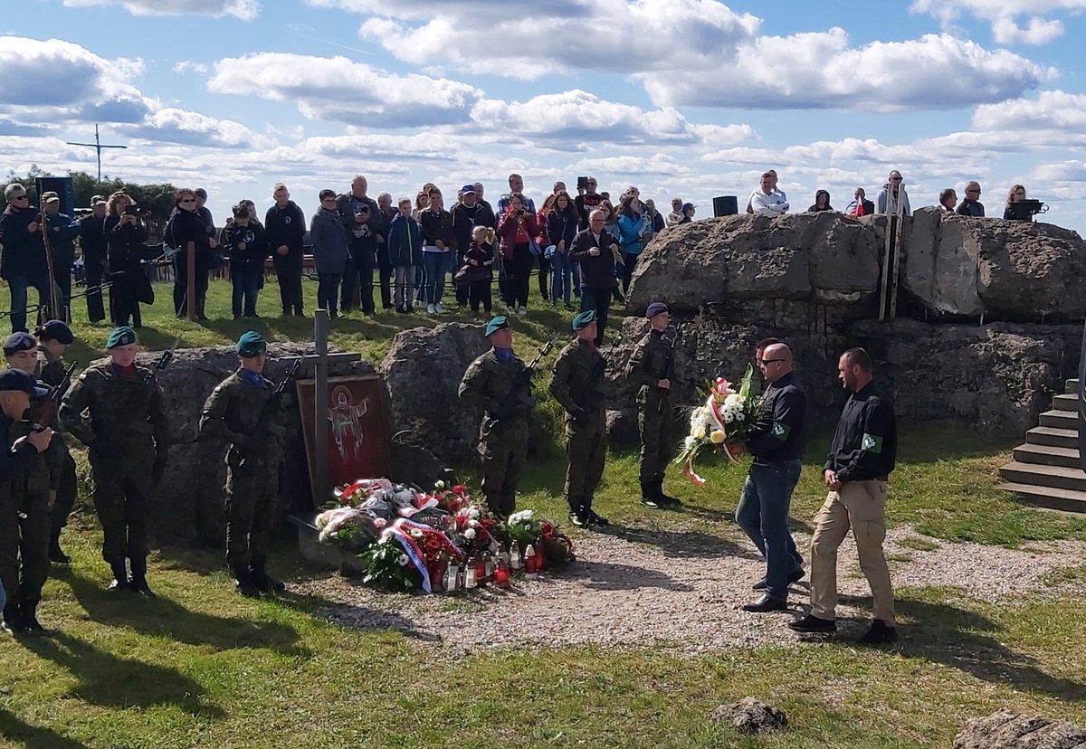#Wizna. Polskie Termopile z 1939 r. Obchody 82 rocznicy bohaterskich trzydniowych walk stoczonych przez 700 żołnierzy
pod dowództwem kpt. Władysława Raginisa z 40 tysięcznymi niemieckimi zagonami pancernymi Guderiana. Chwała Bohaterom! #Pamietamy