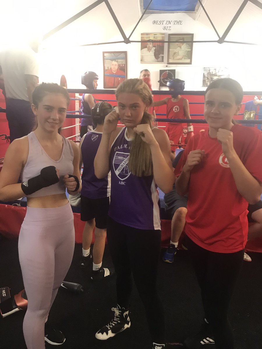 whenley7's tweet image. Great morning sparring at @NewhamboysABC @boxing_taliar @henley_keira well done girls