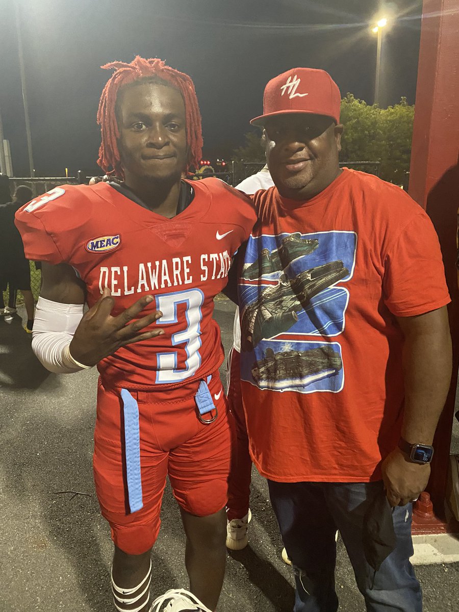 KoKoBagginz's tweet image. Had a good time watching my nephew @ogscrappy and his team play yesterday. Congrats on the win @DelSt_Football. 💪🏾#DelState #GoHornets #BlountBoy #Scraptackular #LPLegends