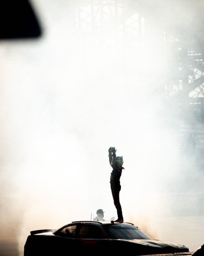 Noah Gragson tweet media