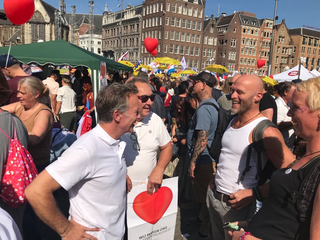 Wat een ontzettend mooie dag! Nederlanders zijn klaar met de onzinnige #coronamaatregelen en willen weer in vrijheid leven. Samen strijden we tegen de parallelle samenleving en de testmaatschappij. Samen gaan we voor één gezamenlijk doel, namelijk vrijheid! #BVNL