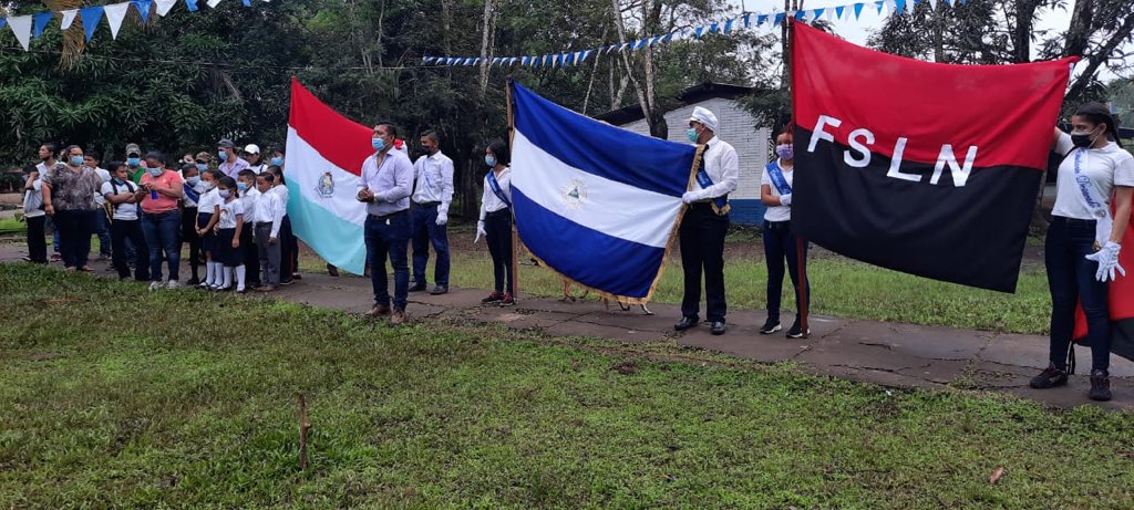 #SeptiembreVictorioso
Estudiantes de los centros escolares José De La Cruz Mena y Silvia Suarez, fueron partícipes del desfile de apertura de nuestras fiestas patrias 2021 y en celebración del Bicentenario de la independencia de centro América, felicitamos la buena organización.
