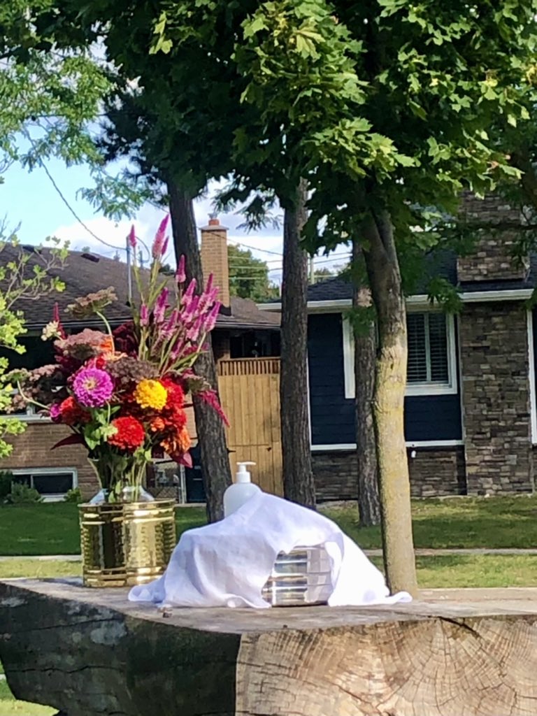 Perfect #seasonofcreation Sunday at <a href="/SPLConline/">St Philip's Toronto</a>. Thanks to Burnhamthorpe Urban Farms <a href="/FoodShareTO/">FoodShare</a> for beautiful flowers 💐