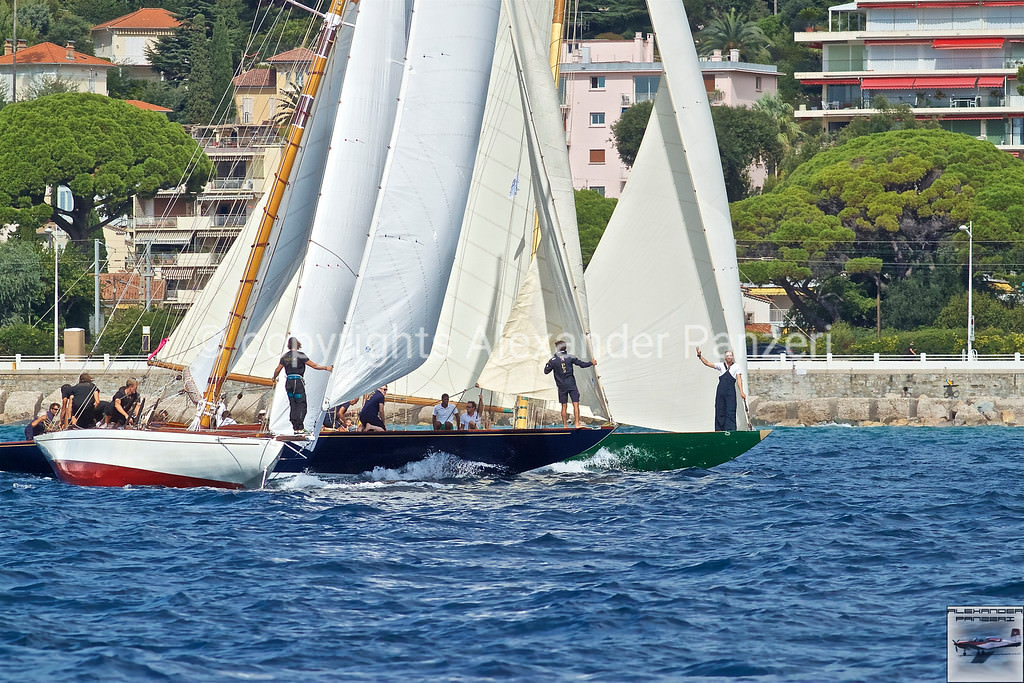 AlexPanzeriFoto's tweet photo. RéRo - 3 Back on Red Carpet
Day 3 Let's Dance
https://t.co/bBuj1v6Ym1
#Sport #Sail #Sailing #RégatesRoyales #Cannes #OldSail #Classic #Dragon #regatesroyalescannes #regatesroyales #BPMed #MarinePool #StarClass #1TonClass #55Class #Marga #PClass https://t.co/NYZd9Ud73J